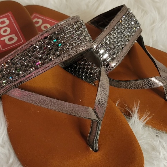 EDL Pop Sandals - Picture 2 of 3